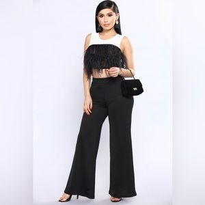 (SOLD) FashionNova Camomive Black Feather & Mesh Crop Top Size XS NWT💢